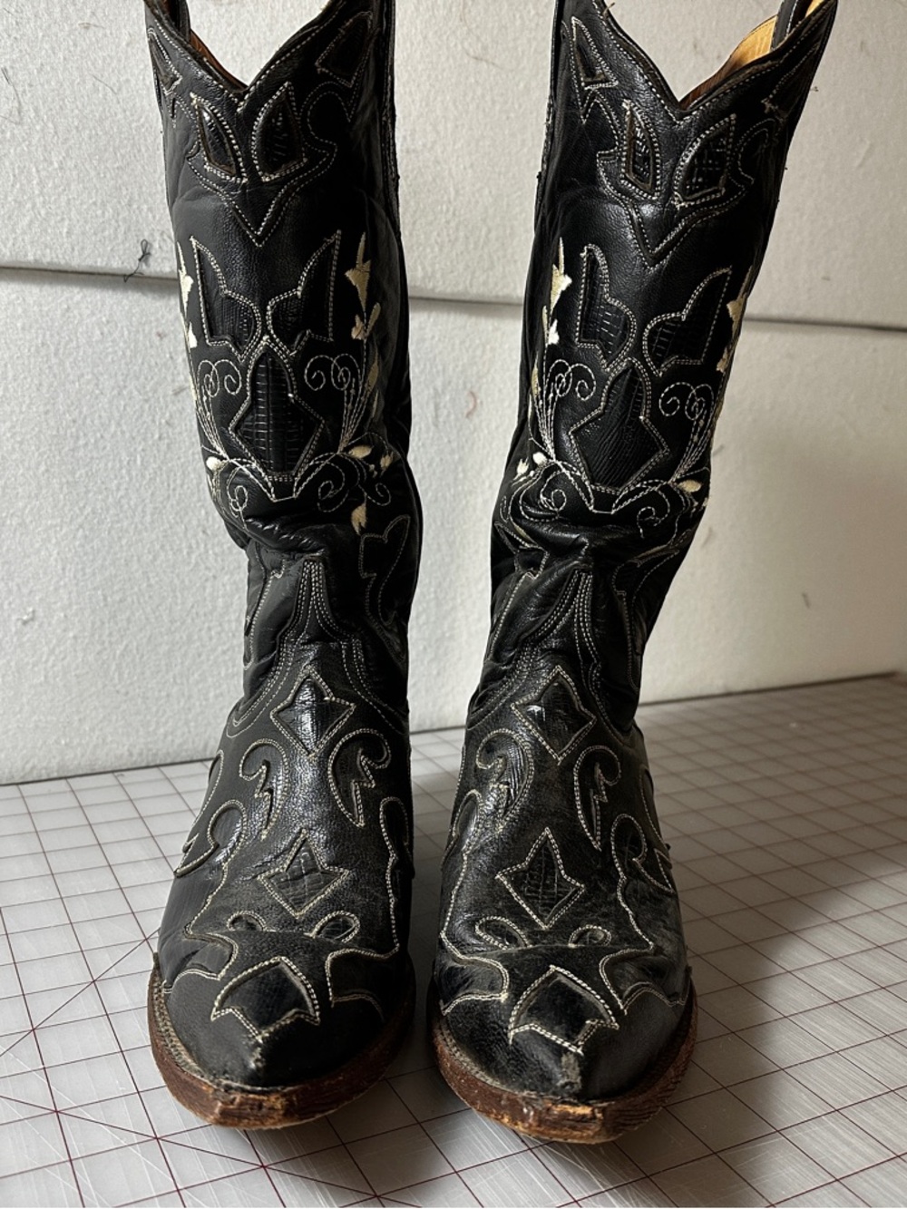 Ferrini Black Western Embroidered Heeled Boots